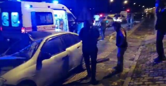 Kars’ta kazada yaralanan şahıs kaçtı, sağlık ekipleri peşinden koştu