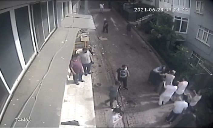 Beşiktaş'ta tır önce araca sonra gecekonduya çarptı