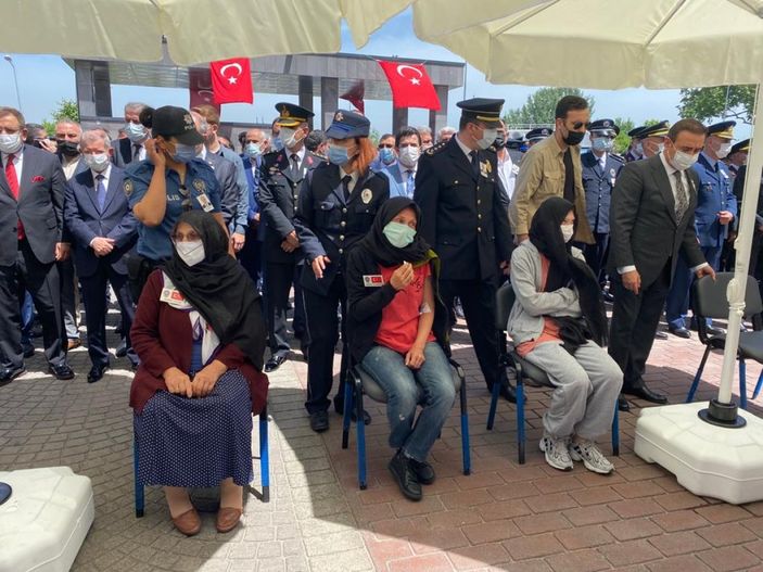 d Yalova'da, uygulama noktasında şehit edilen polis için tören