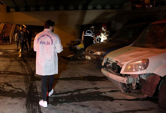 a Şişli’de park halindeki araçlarda yangın