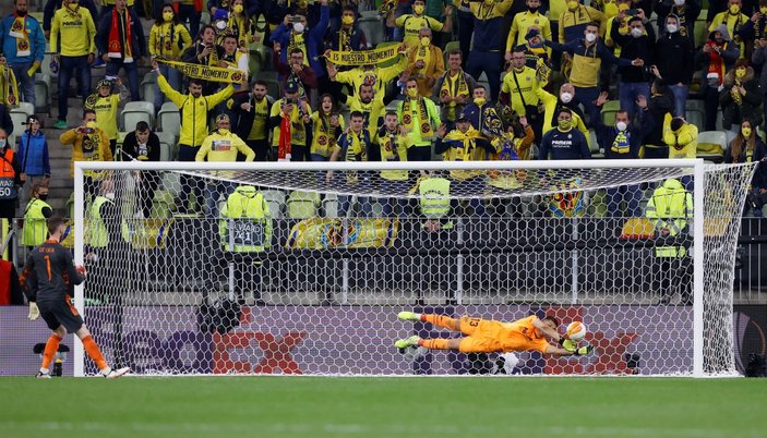Villarreal'in kupayı kazanması Galatasaray ve Beşiktaş'a yaramadı