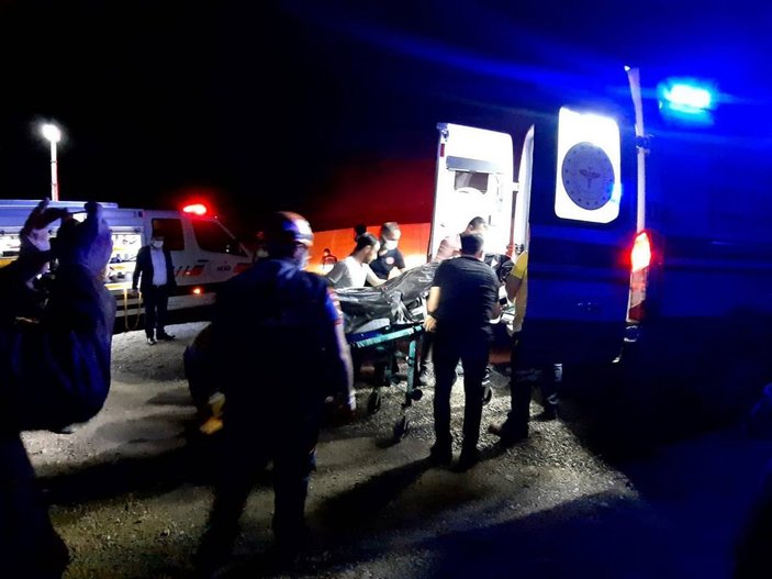 Afyonkarahisar'da otomobil uçuruma yuvarlandı: 1 ölü, 4 yaralı