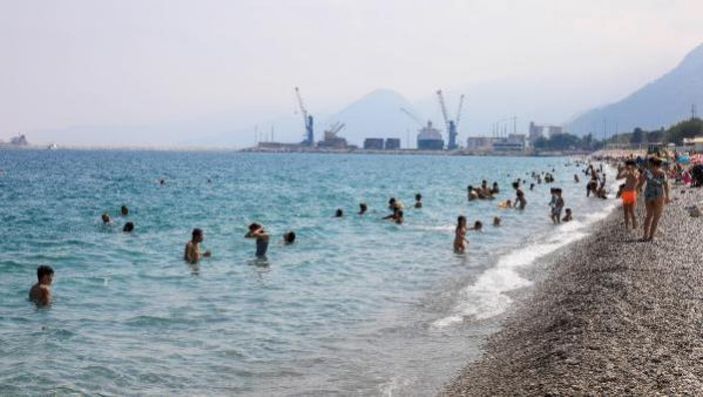 Antalya'da sahiller doldu