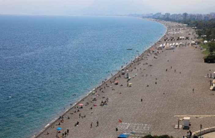 Antalya'da sahiller doldu
