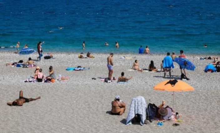 Antalya'da sahiller doldu