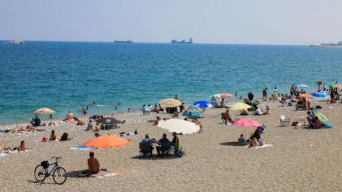 Antalya'da sahiller doldu
