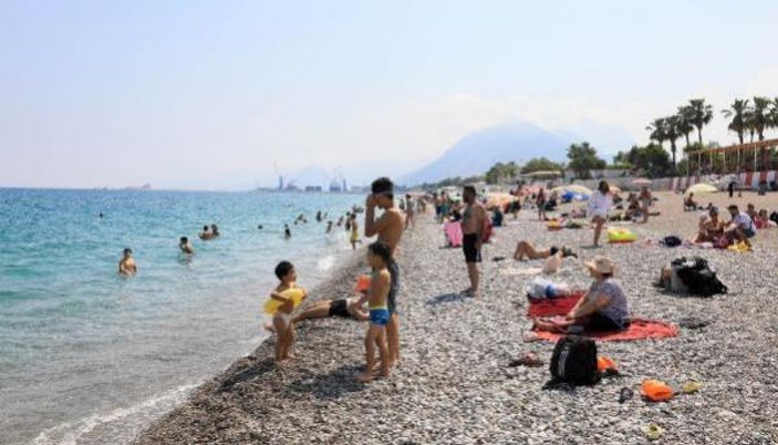 Antalya'da sahiller doldu