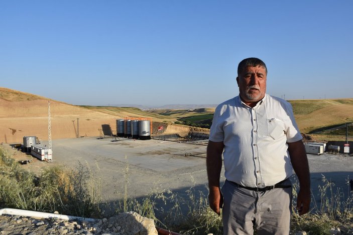 Diyarbakırlıların 'kuyu' sevinci: Arpa ektiğimiz yerden petrol fışkırdı