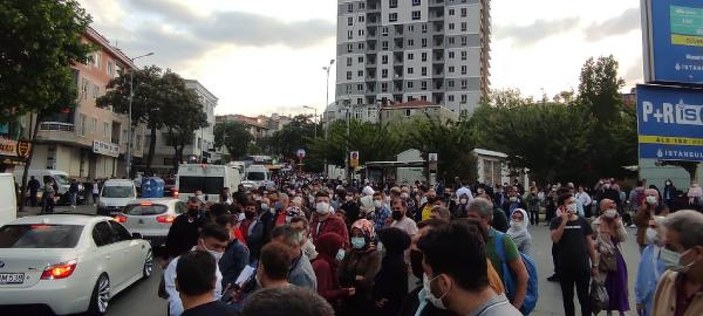 İstanbul'da metro seferleri durdu, duraklarda yoğunluk oluştu