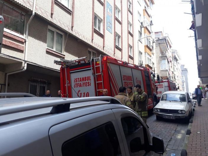 i Bahçelievler'de 5 katlı binada yangın çıktı