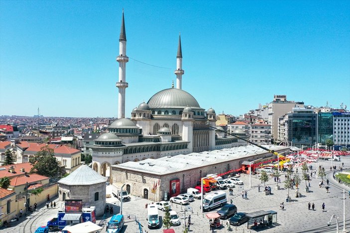 Taksim Camii'nde açılış günü