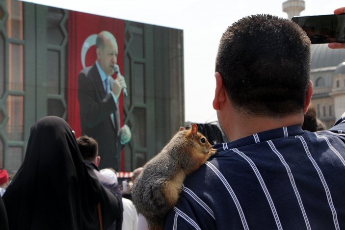 Taksim Camisi açılışına sincabı ile geldi