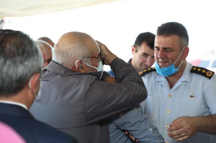 Aksaray'da 20 yıldır küs olan kardeşleri barıştıran Vali, gözyaşlarını tutamadı