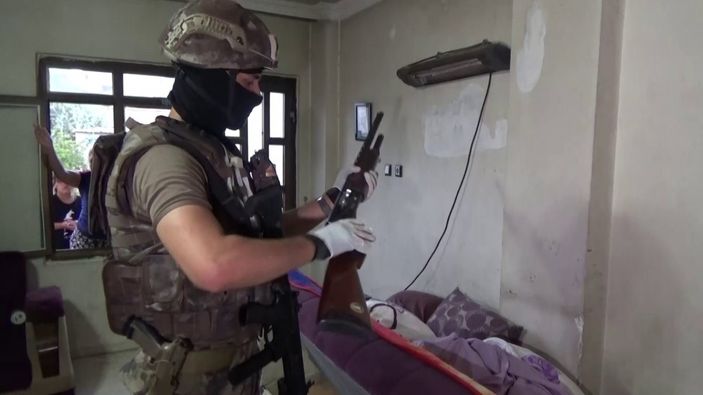 Adana’da ‘aşk’ vaadi ile dolandıran çeteye operasyon: 42 gözaltı