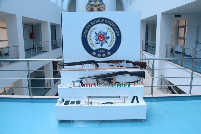 Adana’da ‘aşk’ vaadi ile dolandıran çeteye operasyon: 42 gözaltı