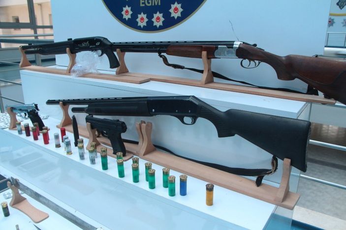 Adana’da ‘aşk’ vaadi ile dolandıran çeteye operasyon: 42 gözaltı