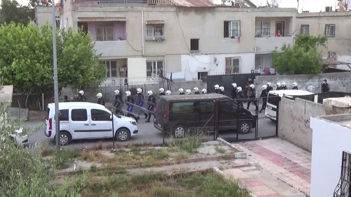 Adana’da ‘aşk’ vaadi ile dolandıran çeteye operasyon: 42 gözaltı