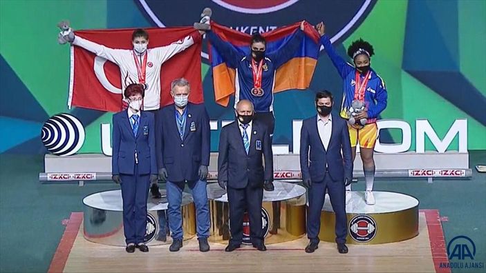 Dünya Gençler Halter Şampiyonası'nda Dilara Uçan'dan altın madalya