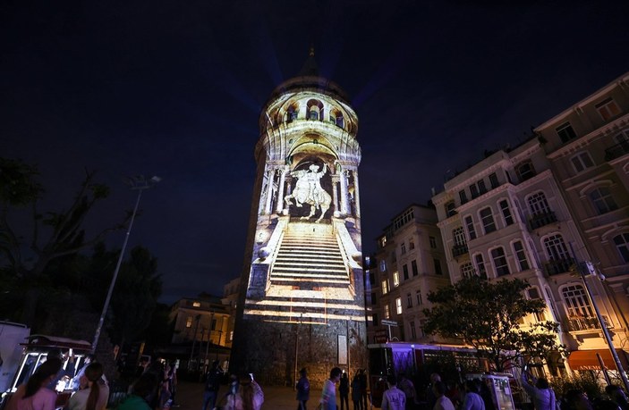 Ayasofya Camii ve Galata Kulesi'nde sky mapping gösterisi