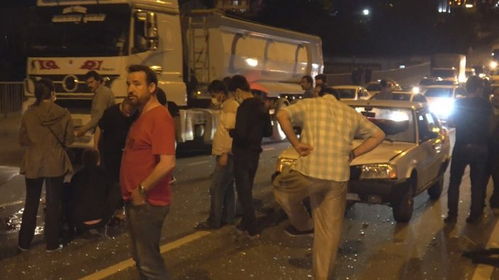 Arnavutköy'de yolun karşısına geçmeye çalışan kişiye araba çarptı