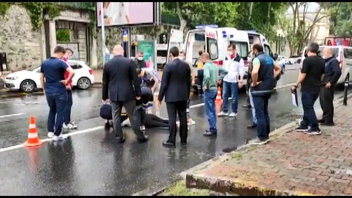 d Beşiktaş'ta yolun karşısına geçmek isterken, motosiklet çarptı