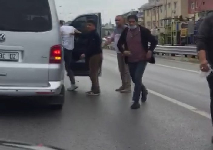 İstanbul'da yol kesip sopalarla saldırdılar