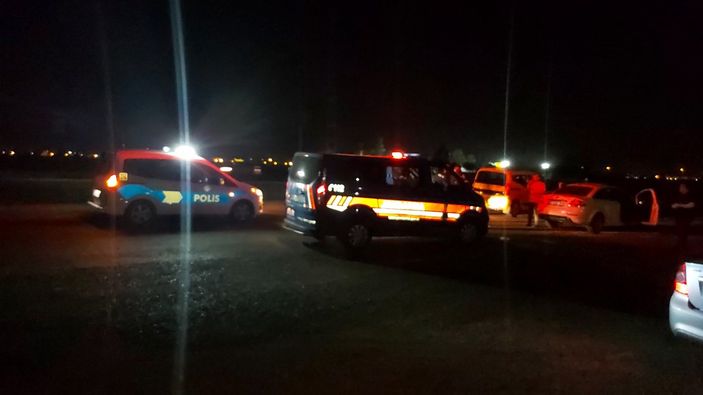 d Antalya’da kaza yerinden kaçan sürücüyü aracının farları yakalattı