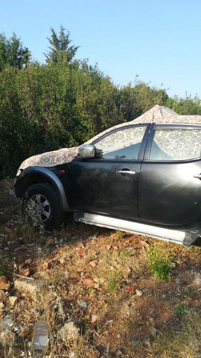 d Antalya’da kaza yerinden kaçan sürücüyü aracının farları yakalattı