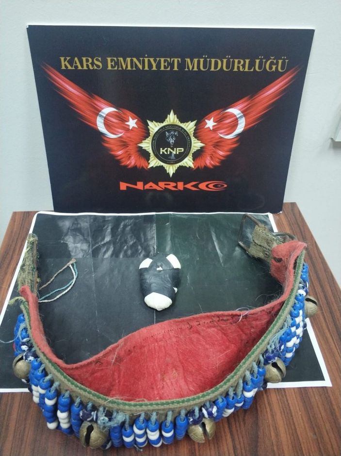 i Kars'ta köpek tasmasına gizlenmiş uyuşturucu yakalandı