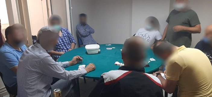 Balıkesir'de kumar baskınında 15 kişiye para cezası