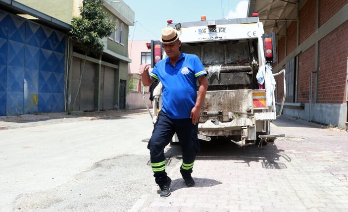 d Adana’da temizlik işçisi, çöp toplarken ‘break dans’ yaptı