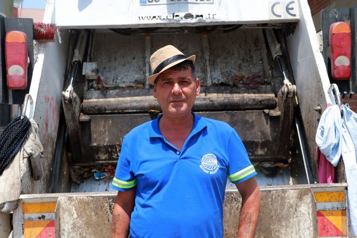 d Adana’da temizlik işçisi, çöp toplarken ‘break dans’ yaptı