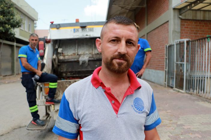 d Adana’da temizlik işçisi, çöp toplarken ‘break dans’ yaptı