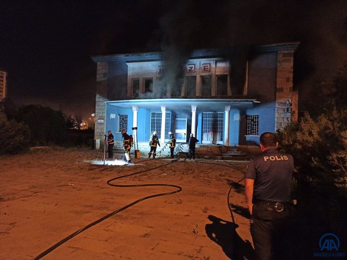 Kayseri'de eski müzede çıkan yangın korkuttu
