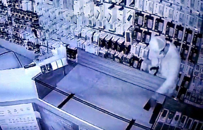 Tekirdağ'da iş yerinden 45 cep telefonu çalan hırsız