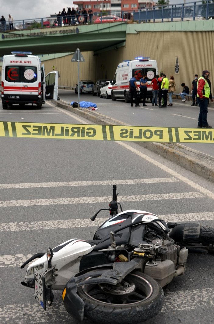 Avcılar'da devrilen motosikletteki gençler hayatını kaybetti