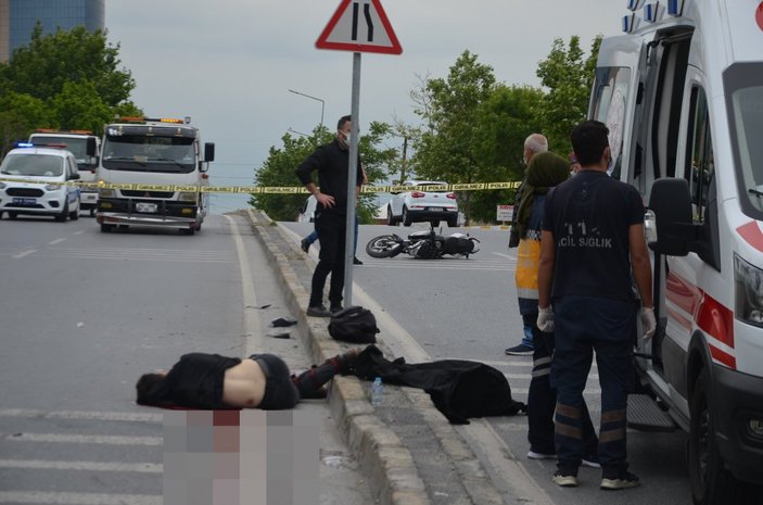 Avcılar'da devrilen motosikletteki gençler hayatını kaybetti