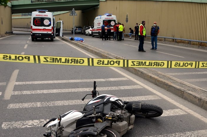 Avcılar'da devrilen motosikletteki gençler hayatını kaybetti