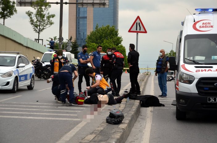 Avcılar'da devrilen motosikletteki gençler hayatını kaybetti