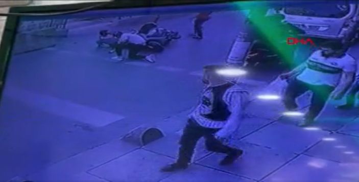 Sultangazi’de ters yönde ilerleyen motosikletin kaza anları kamerada