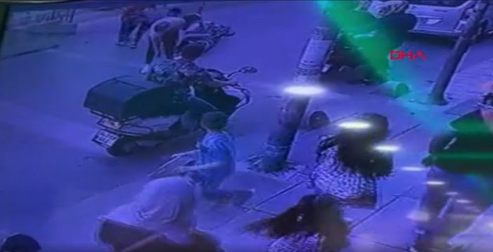 Sultangazi’de ters yönde ilerleyen motosikletin kaza anları kamerada