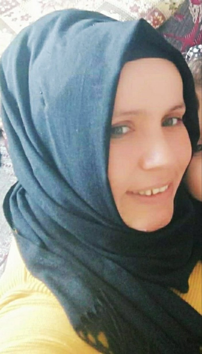 Samsun'da 25 bıçak darbesiyle öldürülen kadın toprağa verildi