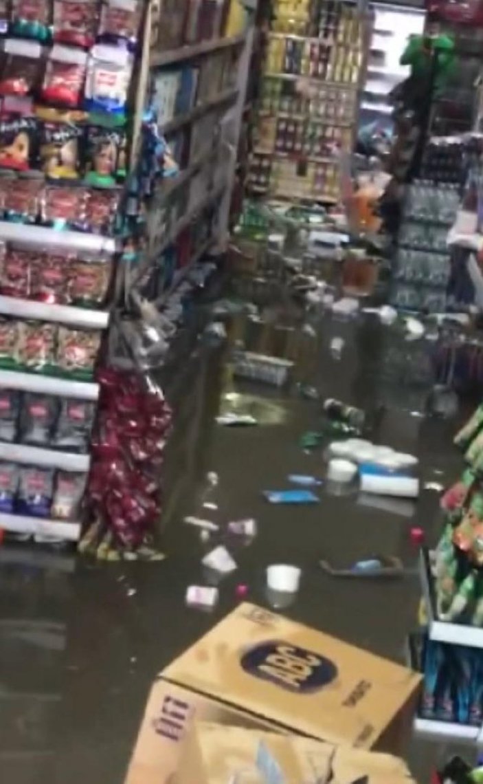 Maltepe’de yağmur yağdı, dükkanları su bastı