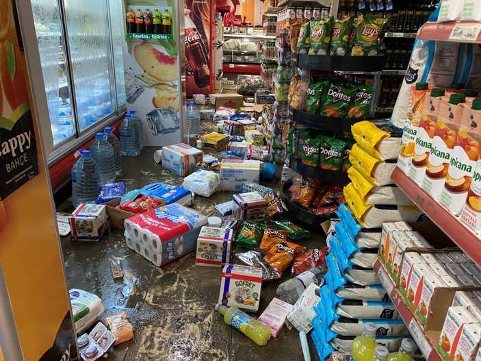 Maltepe’de yağmur yağdı, dükkanları su bastı