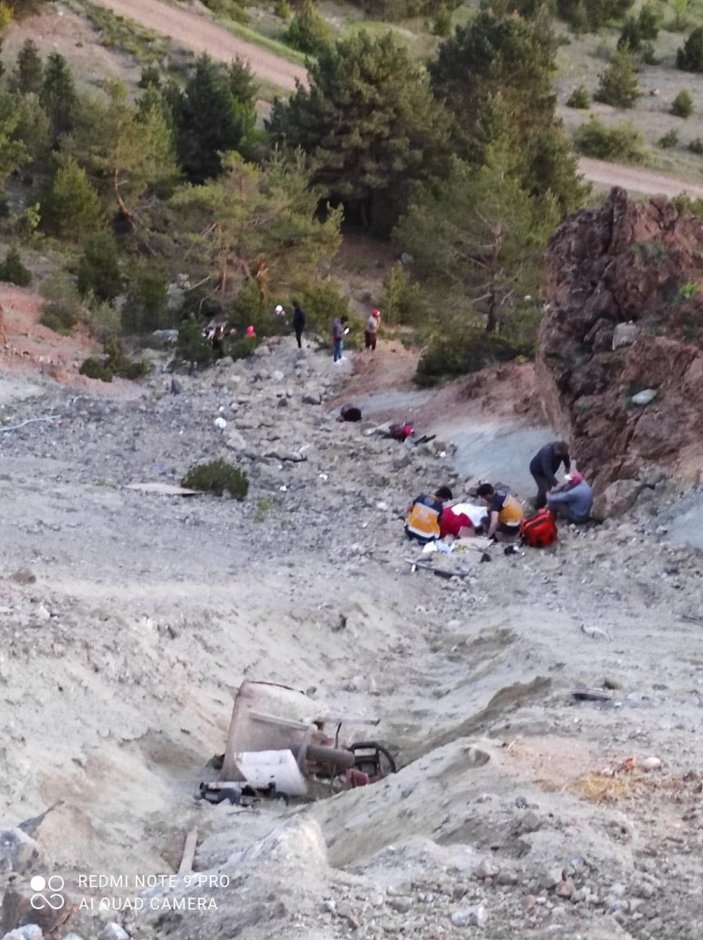Sivas'ta kaza: 2 ölü, 1'i ağır 4 yaralı