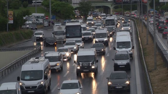 İstanbul'da trafik yoğunluğu: Yine aynı manzara