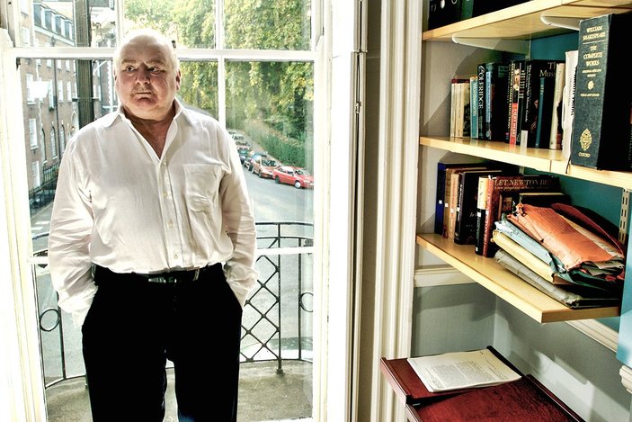 Peter Ackroyd'ın İngiliz Hayalet kitabında hayaletler hikayeleri