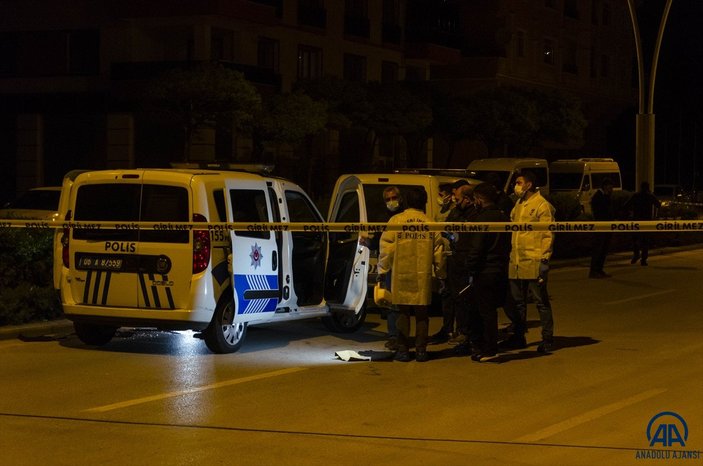 Ankara'da polise bıçakla saldıran kişi silahla vurularak durduruldu