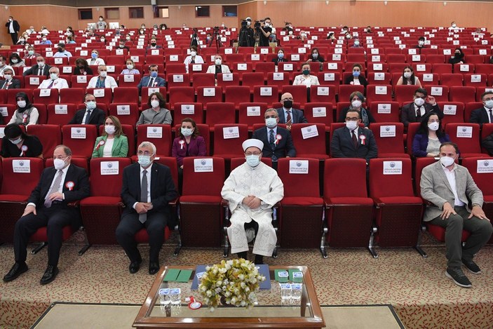 Diyanet İşleri Başkanı Ali Erbaş: Sigara dine zarar veriyor