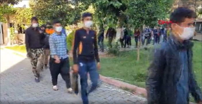 d Adana’da 74 düzensiz göçmen yakalandı